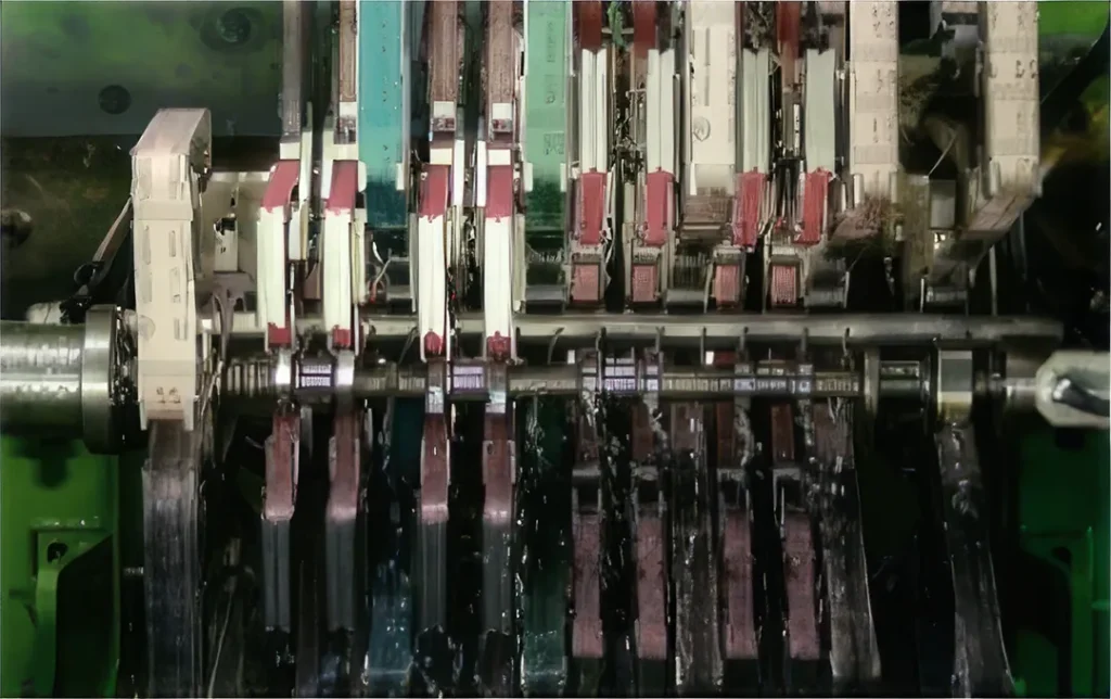 複数箇所を同時にフィルム研磨するマルチタイプのクランク・カム研磨装置